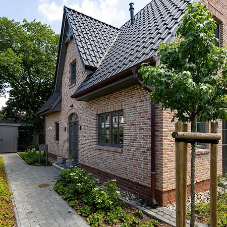 Modernes Mit Sauna, Eingezaeuntem Garten Und Strandnaehe Ideal Fuer Familien, Freunde Und Hundeliebhaber Ferienhaus *