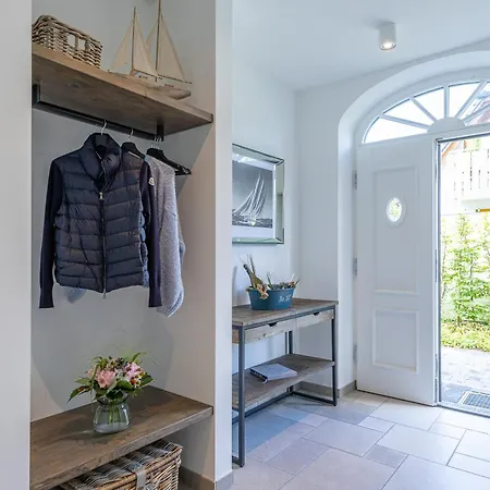 Modernes Mit Sauna, Eingezaeuntem Garten Und Strandnaehe Ideal Fuer Familien, Freunde Und Hundeliebhaber Ferienhaus