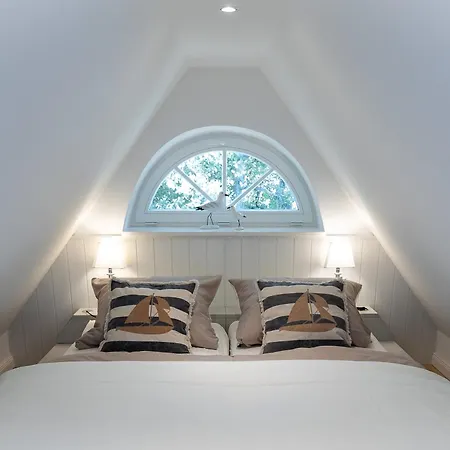 Ferienhaus Modernes Mit Sauna, Eingezaeuntem Garten Und Strandnaehe Ideal Fuer Familien, Freunde Und Hundeliebhaber Ostseeheilbad Zingst