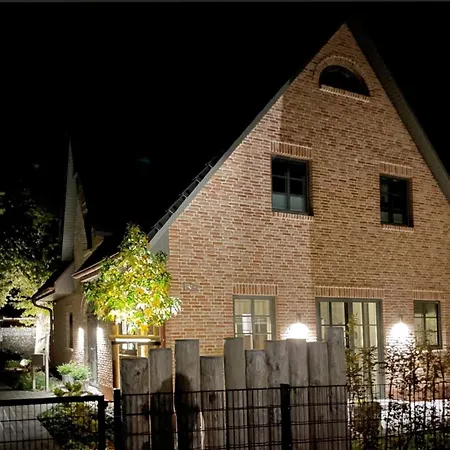 Modernes Mit Sauna, Eingezaeuntem Garten Und Strandnaehe Ideal Fuer Familien, Freunde Und Hundeliebhaber Prázdninový dům Zingst